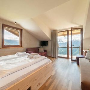 Familien-Zimmer mit zwei Einzelbetten